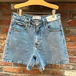Abercrombie & Fitch Women’s High rise dad shorts Sz. 26/2 NWT